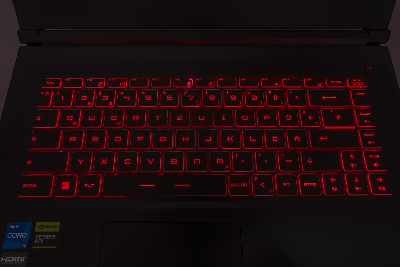 一台輕薄的筆記型電腦