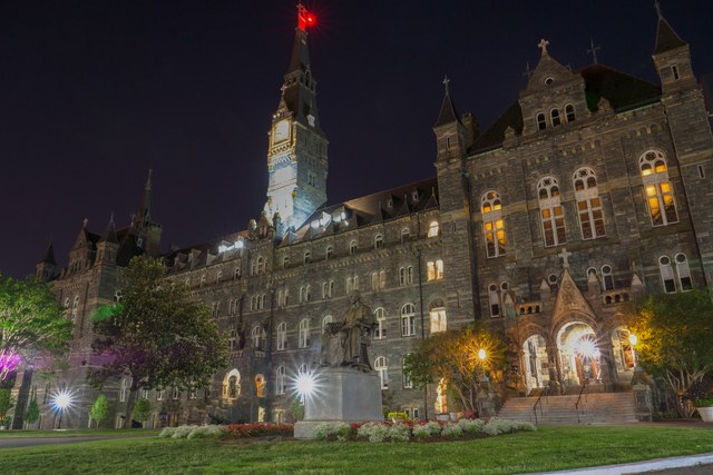 Georgetown 大學 Healy Hall，Helen Toner 的研究機構 CSET 所在地