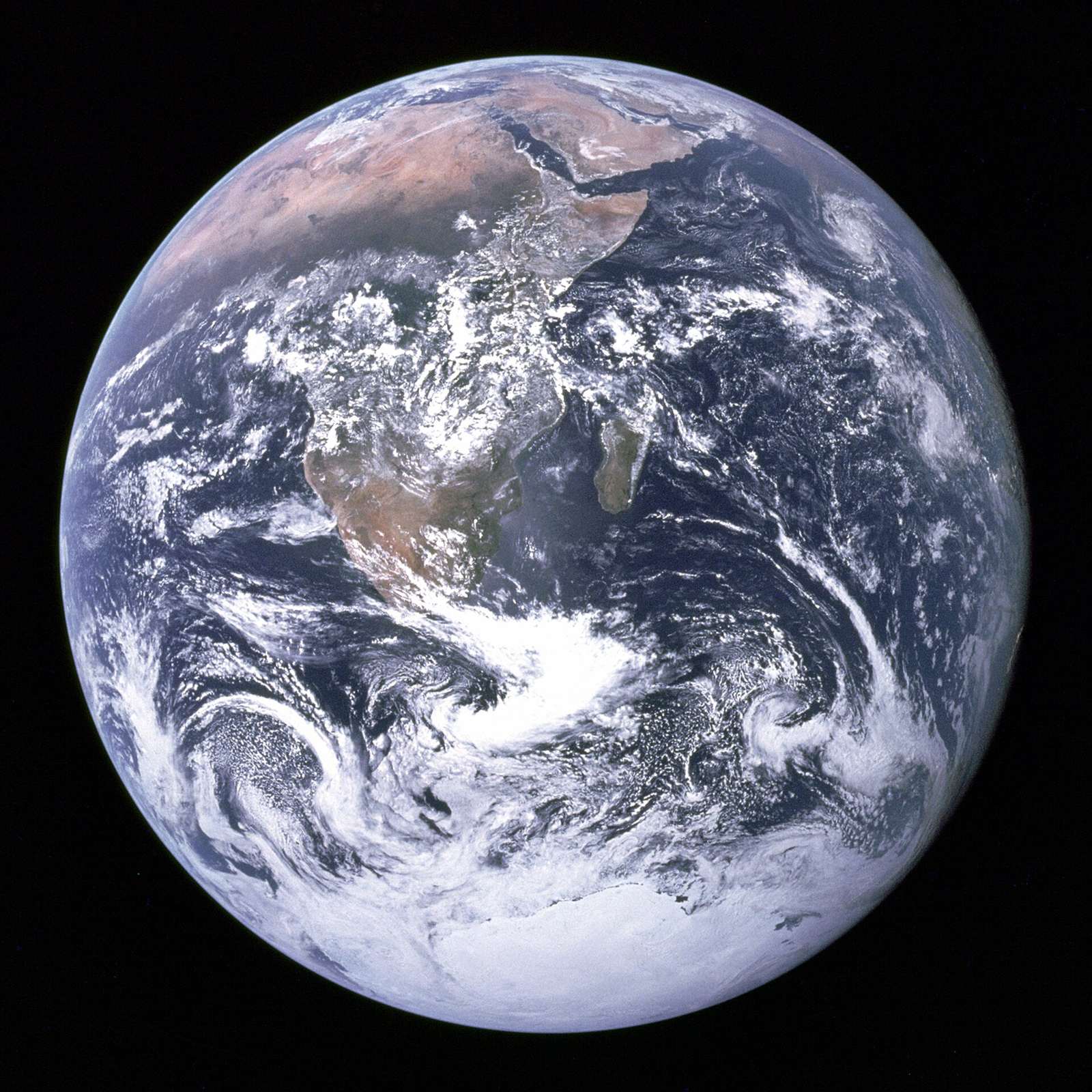上太空,難的不是高度是速度