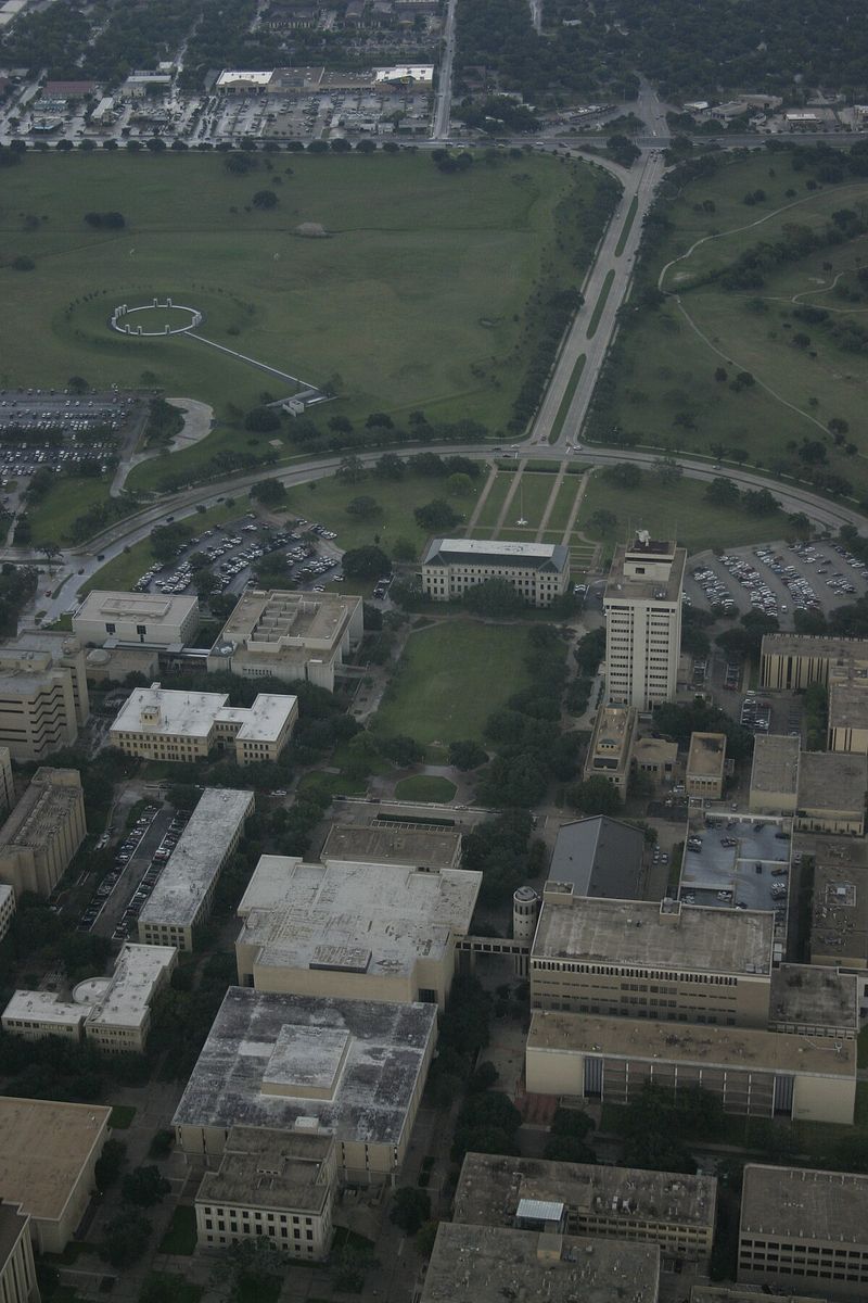 Texas A&M 校門空拍